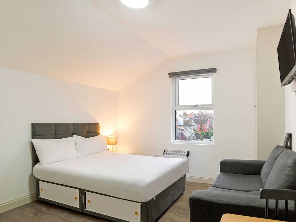 Modern Studio in London Near Wimbledon Park