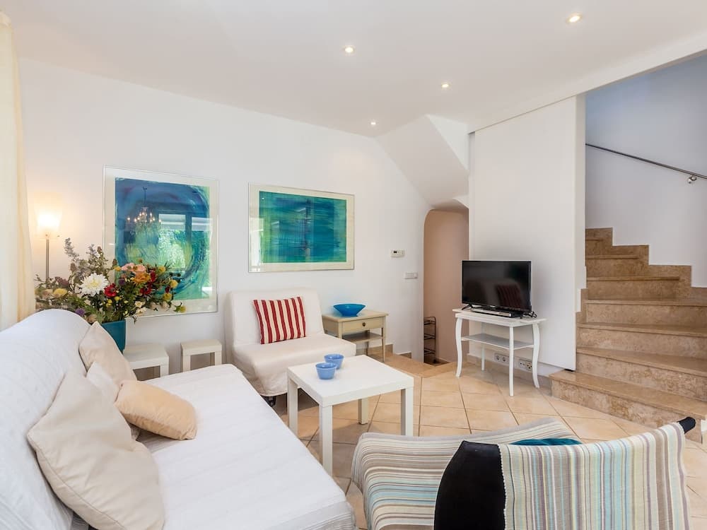 Deluxe Apartment in Premantura With a Shared Swimming Pool