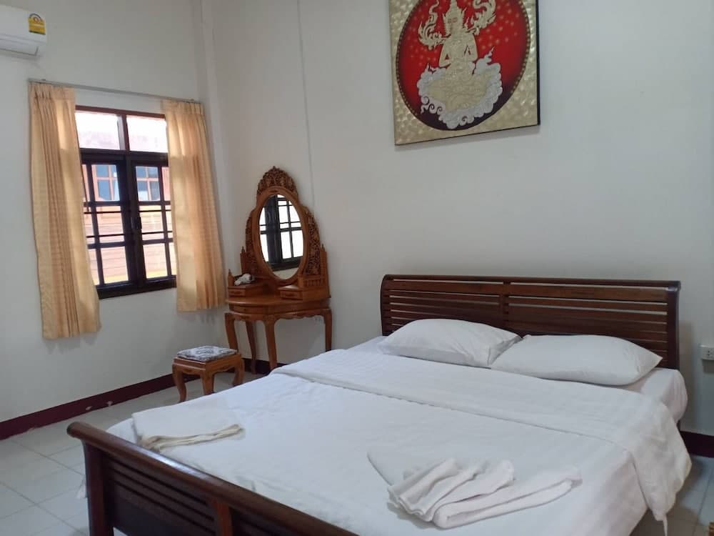 CAPITAL O923 Elephant at baan Tawai