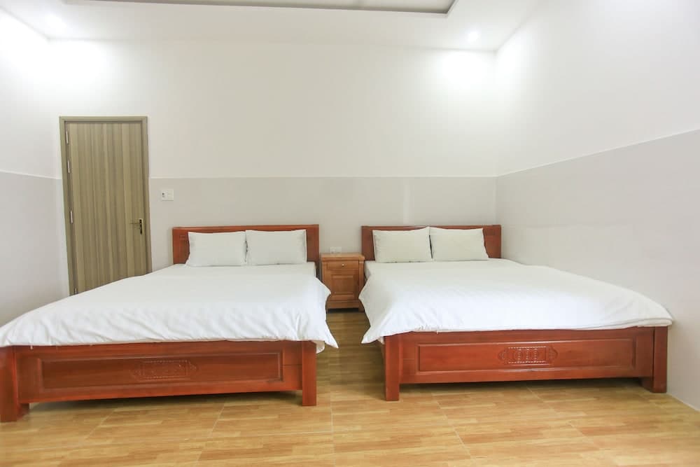 OYO 1068 Fussa Hostel And Apartment