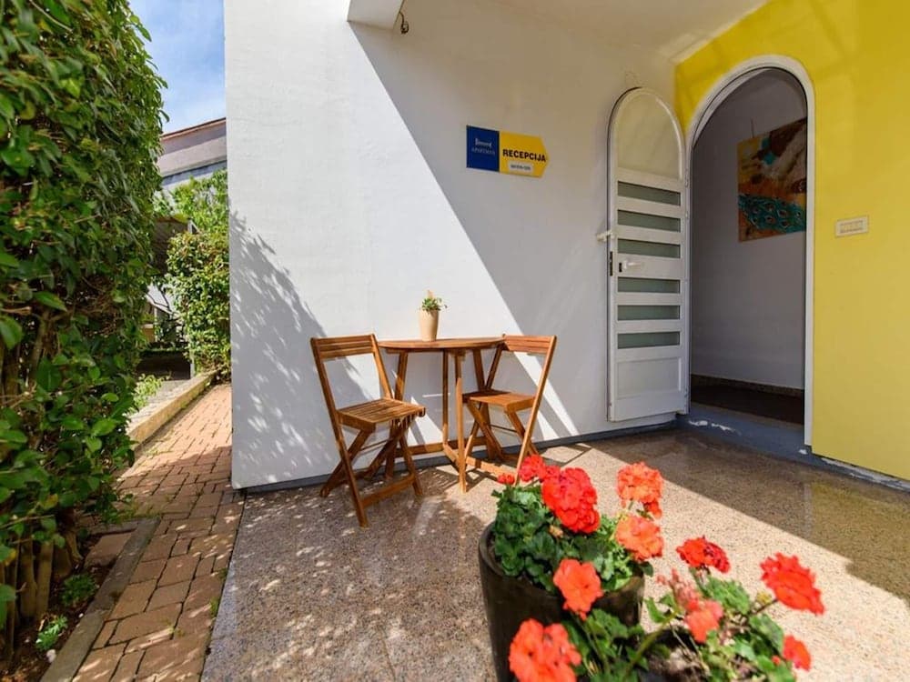 Homely Apartment in Sukošan near Sea