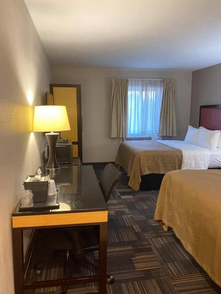 Quality Inn & Suites Evansville Downtown