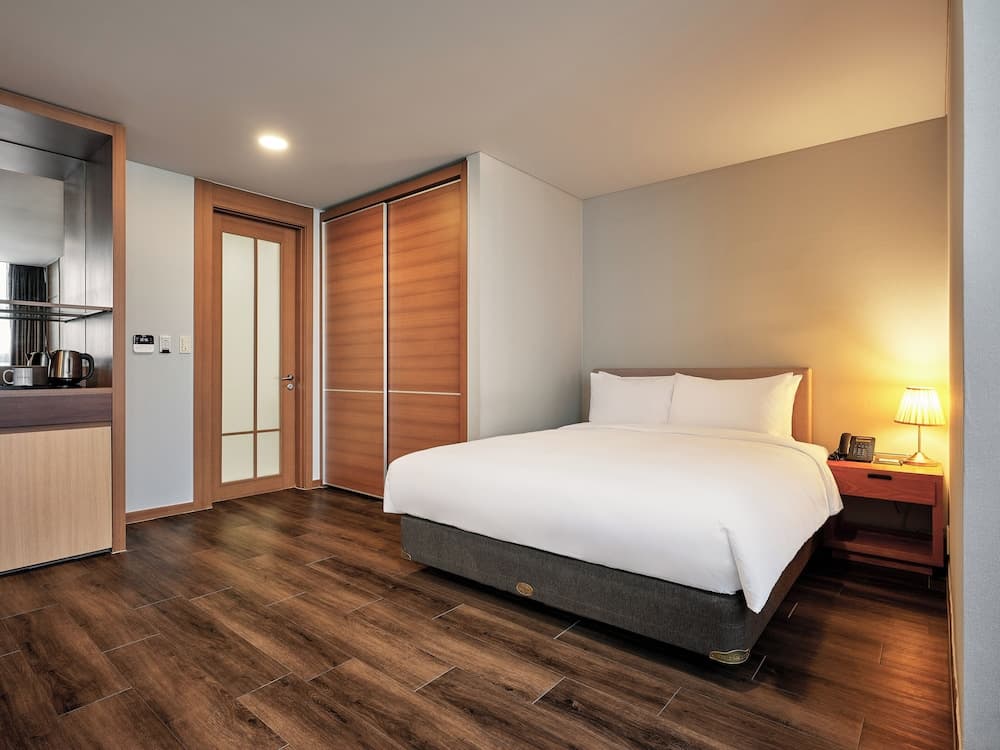 Ramada Hotels & Suites Seoul Namdaemun