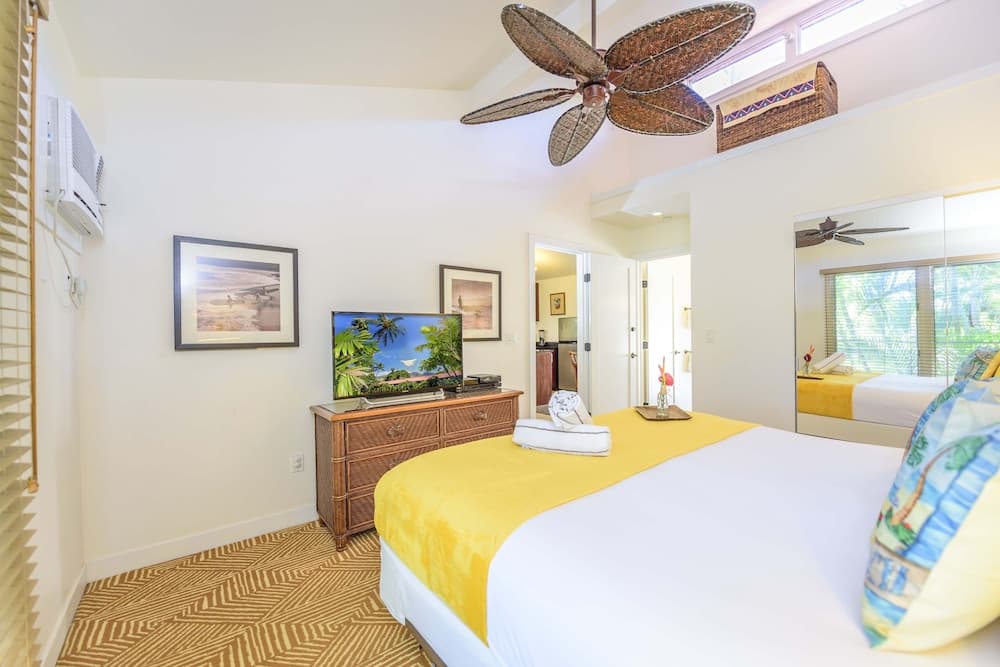 Aina Nalu D202 2 Bedroom Condo by Redawning