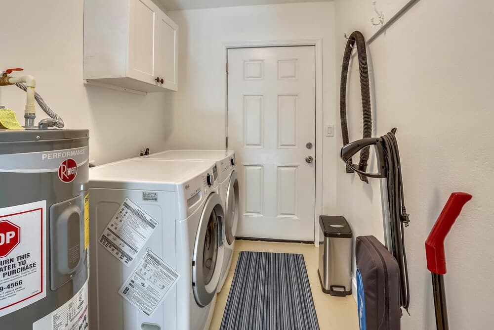 Bay Front Duplex 1br, Fishing Dock - Walk to Beach!