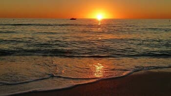 Bay Front Duplex 1br, Fishing Dock - Walk to Beach!