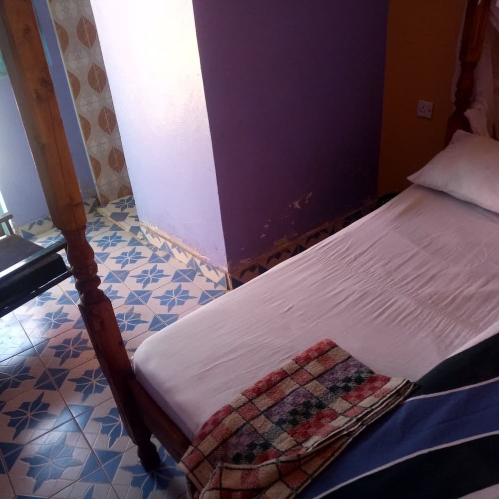 Acaliputo Guest House