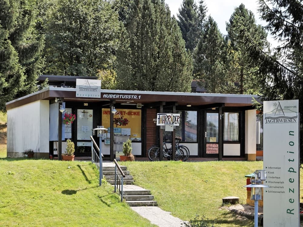 Wooden Chalet with Terrace near Swimming Lake