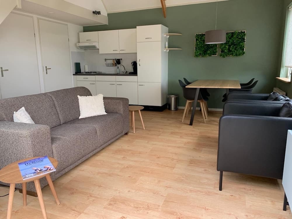 Nice Chalet with Microwave near Wadden Sea