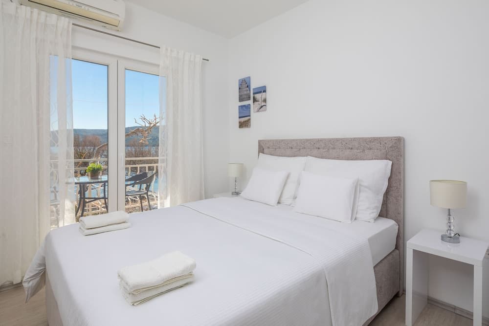 New Beach 4 Star Luxury Apartment 3 Bedrooms 3 Bathrooms, Free Boat Berth