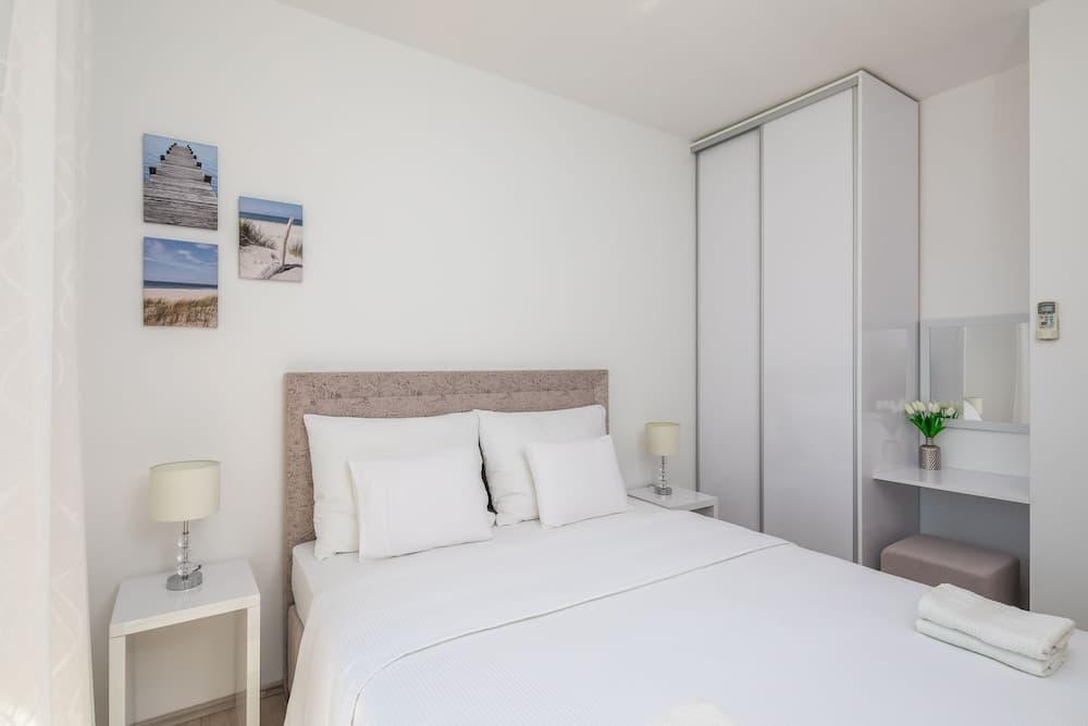 New Beach 4 Star Luxury Apartment 3 Bedrooms 3 Bathrooms, Free Boat Berth