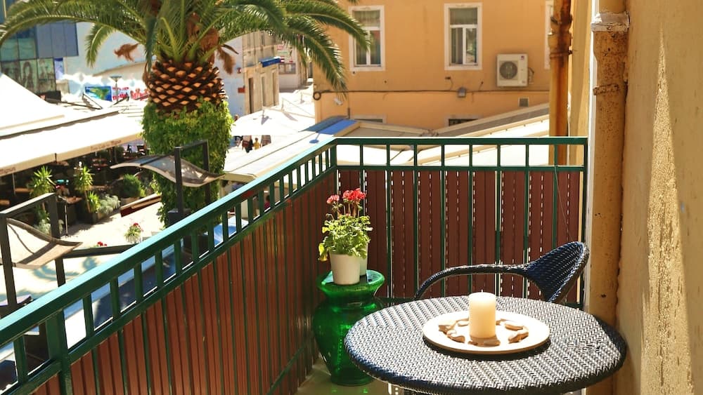 Double Bedroom Apartment on Great Location With Balcony!!