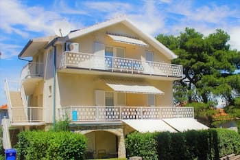 Great Location in Biograd, Large Terrace and 200m to the Beach 2 Guests