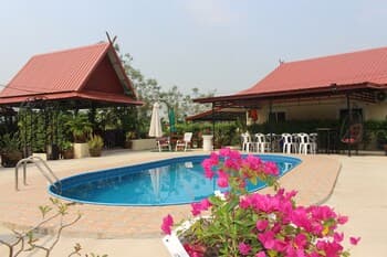 2 Double Bedroom Pool Apartment With Extensive Kitchen Dining Room Wi-fi Aircon
