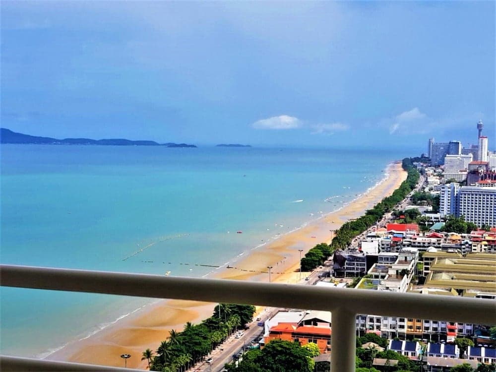 View Talay 8 Large Studio Apartment With sea View Pattaya
