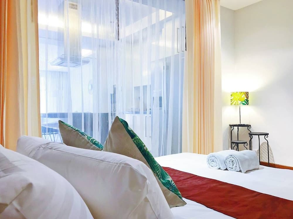 Beachfront 2br Home With Private Jacuzzi Pool on Stunning Naithon Beach 3