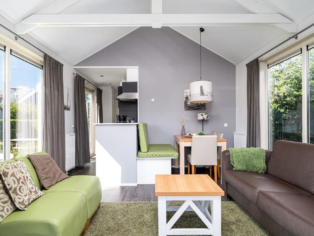 Cozy Chalet Right on the Water in Friesland