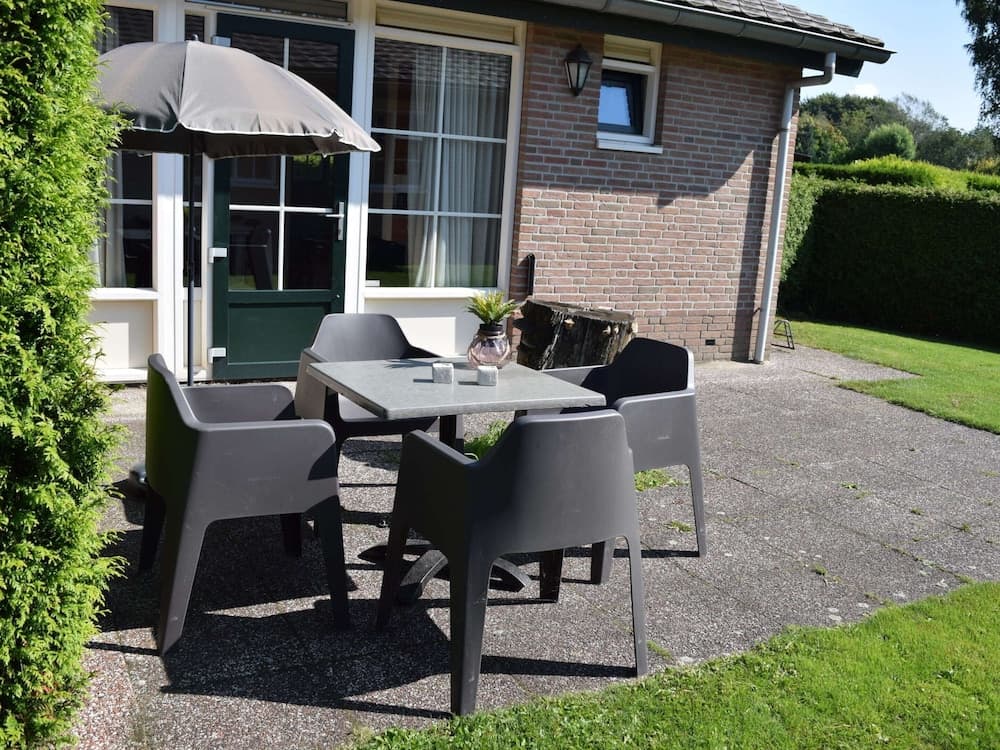Detached Combined Bungalow with Garden near Veluwe