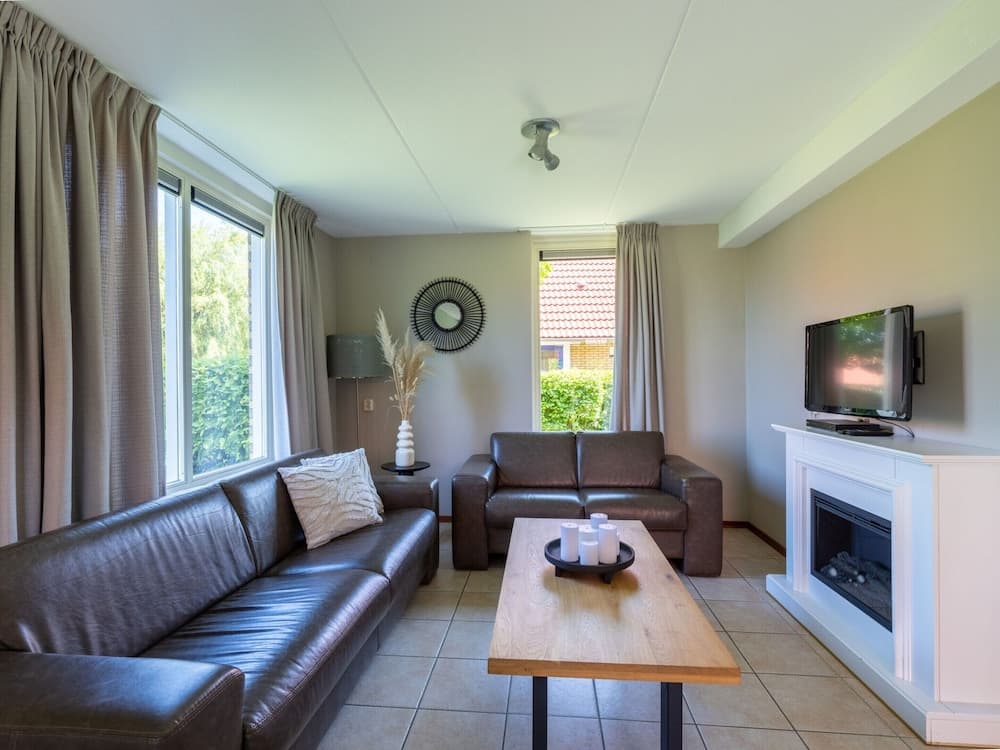 Detached House With Dishwasher Near Hoorn