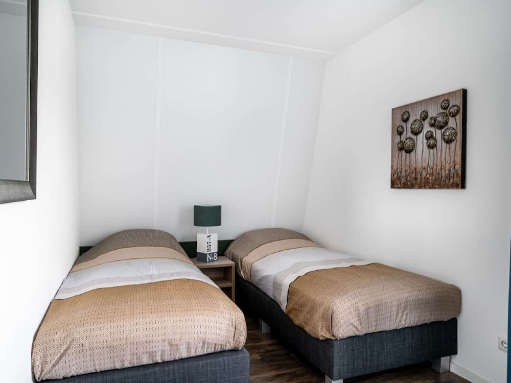 Holiday Home With Jetty Near Sneekermeer