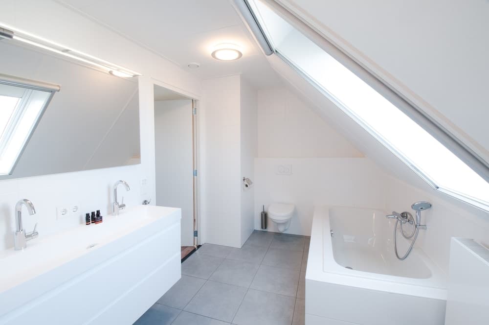 Villa Oesterdam Sleeps 12 Persons