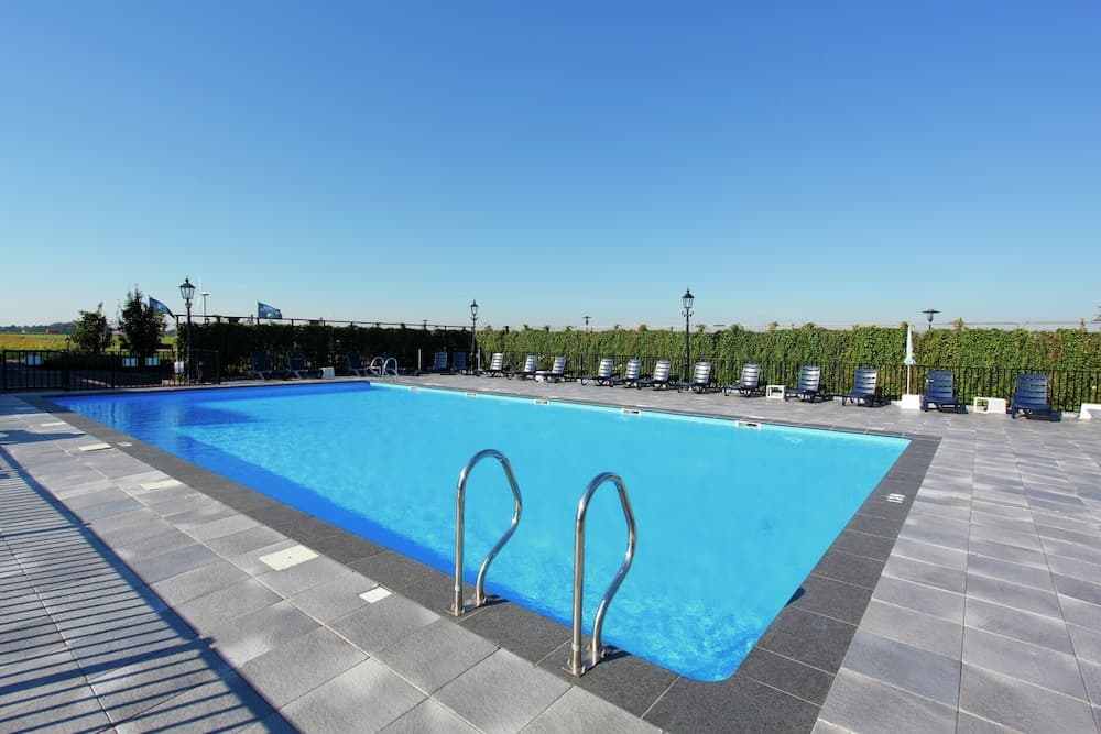 Detached Light Chalet With Dishwasher not far From Hoorn