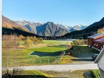8 Person Holiday Home in Sæbø