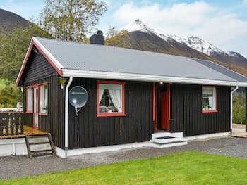 6 Person Holiday Home in Sæbø