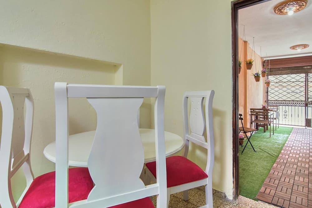 Room in Guest Room - Queen Of Hearts - Rh