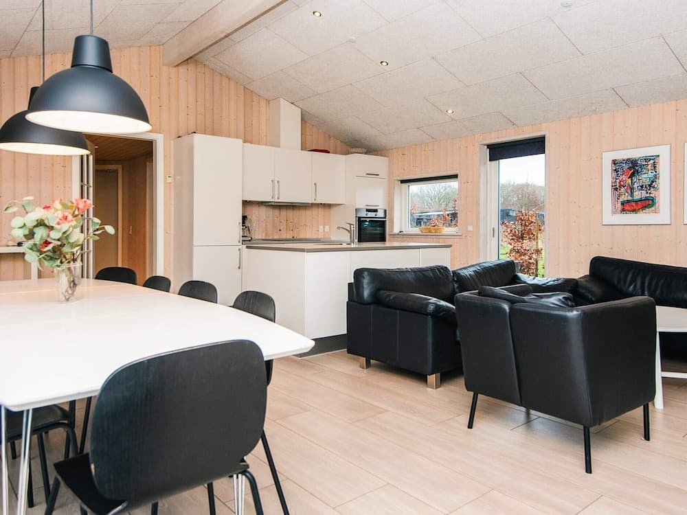 10 Person Holiday Home in Glesborg-by Traum