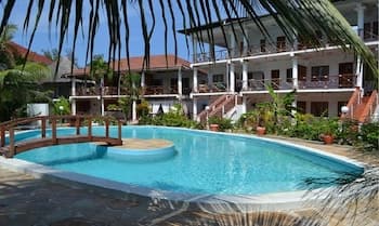 Ascot Residence Only 2 min Walk to the White Sandy Beach