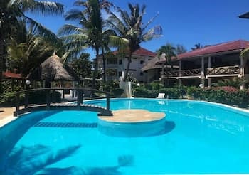 Beautiful Ascot Residence Right on White Sandy Beach