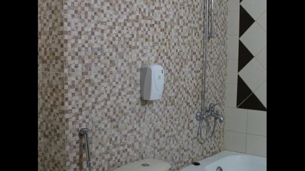 OYO 402 Jawhrat Asfari Hotel