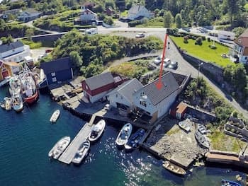 10 Person Holiday Home in Urangsvåg