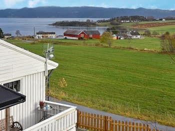 7 Person Holiday Home in Lensvik