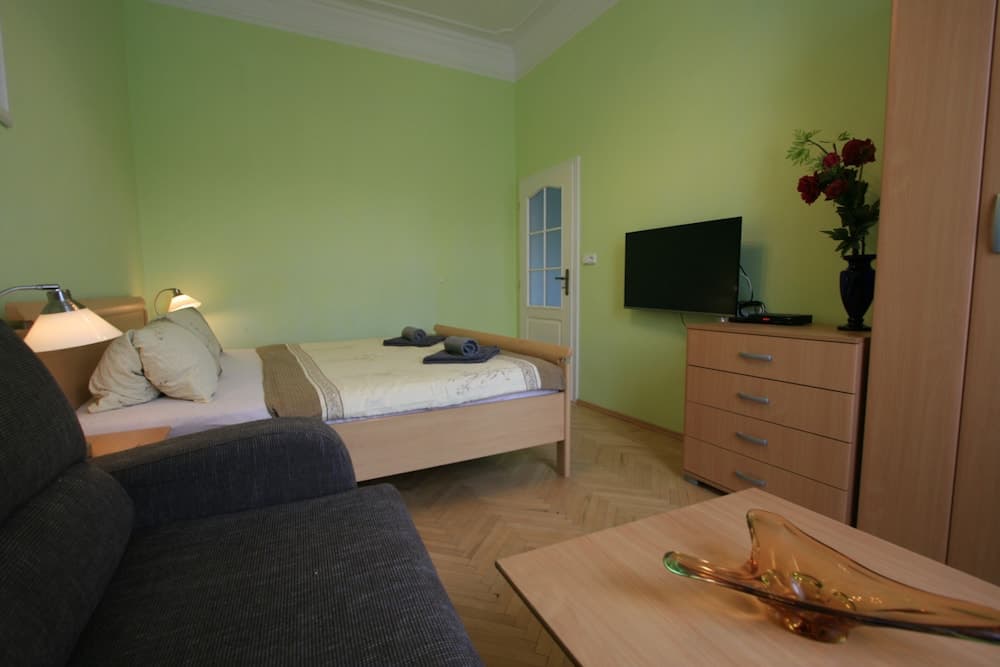 Apartment No. 4B I. P. Pavlova 32