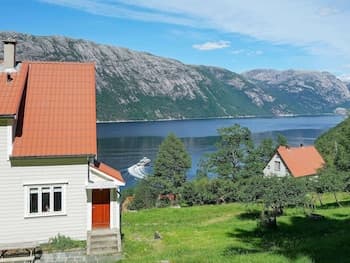 8 Person Holiday Home in Fløyrli