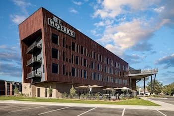 Hotel Maverick