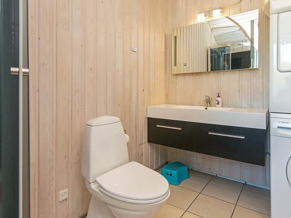 Bright Holiday Home in Glesborg near Beach