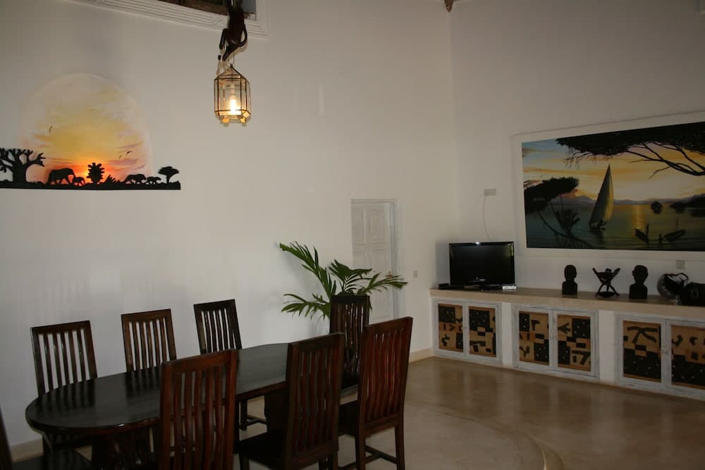 Deluxe Villa With Garden / Pool With Service Staff 150mt From the sea