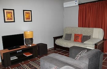 Family Apartment Bloemfontein Cherry Lane Self Catering and BB max 6 Guests