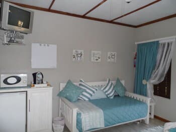 Tripple Room 3 Singlesking Single Cherry Lane Self Catering and BB