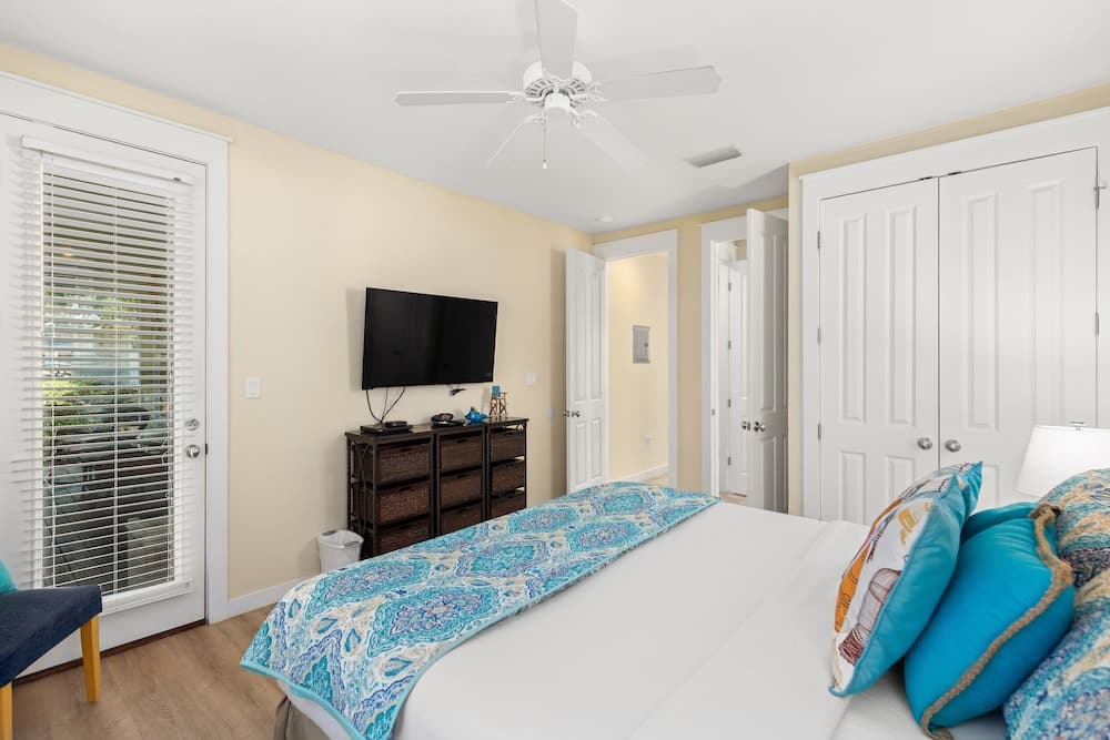 1337 Laurel Grove 3 Bedroom Home by RedAwning