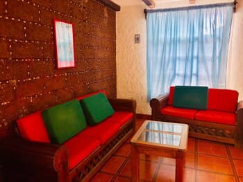 Comfy 4 Bedroom Town House Garden Market Area