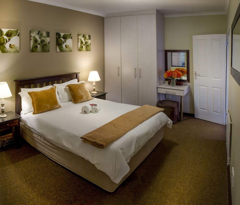 Room in B&B - Cozy Guest Room With Double Bed, Sofa bed and Kitchen, Near Port Elizabeth