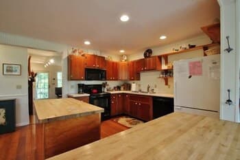 19 Maple 7 Bedroom Home by Redawning