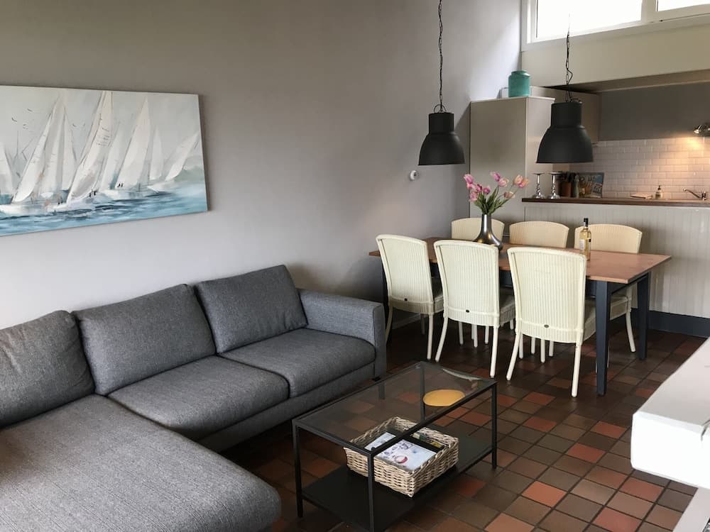 Cosy Holiday Home on Lake Veere