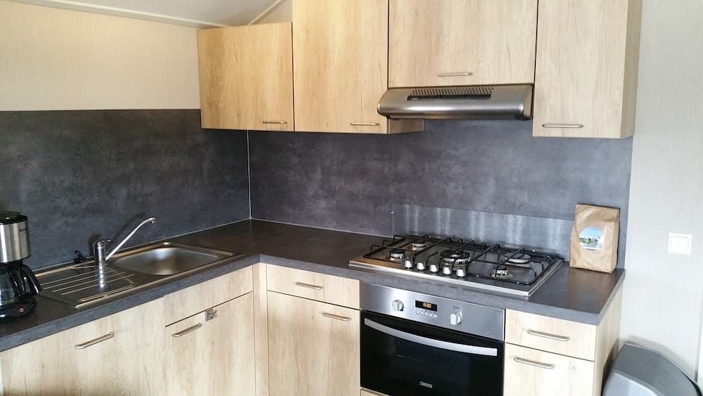 Pondside Stay w/ Kitchen