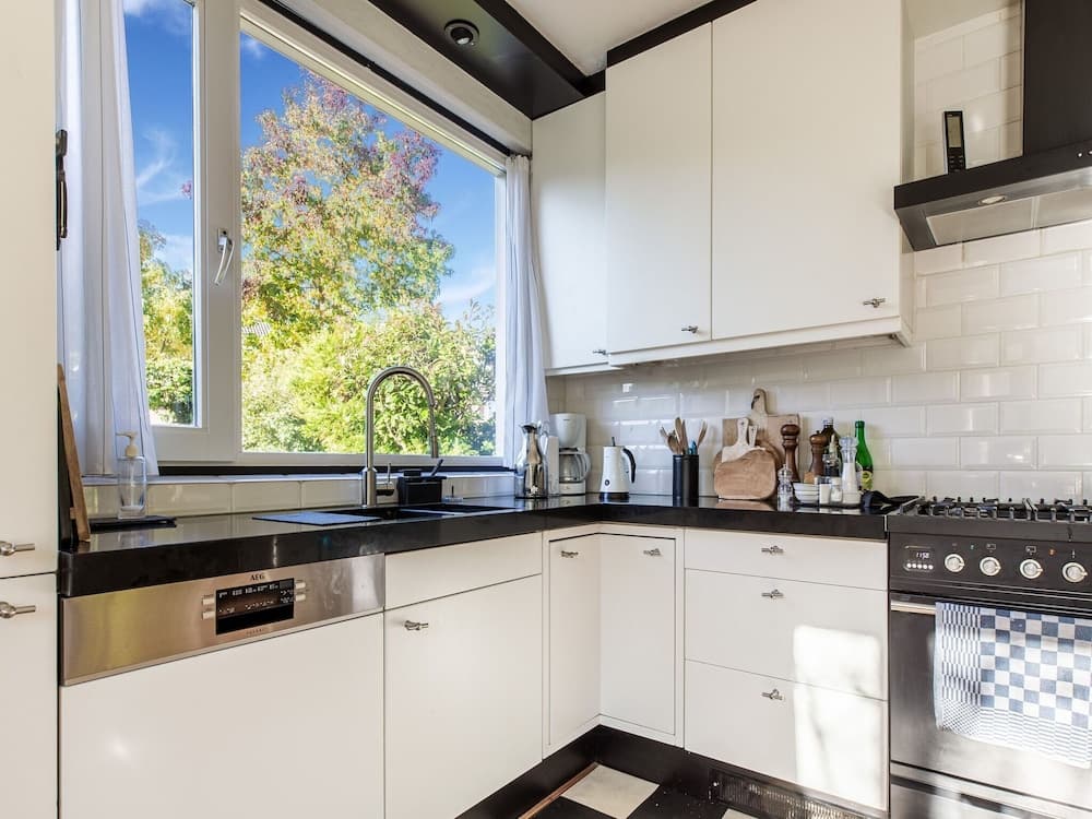 Modern Holiday Home in Monnickendam With Roofed Terrace