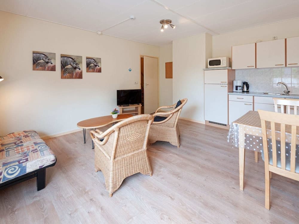 Cozy Apartment near Lake in Arum